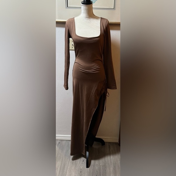 Elegant Brown Long Sleeve Dress - Picture 7 of 15